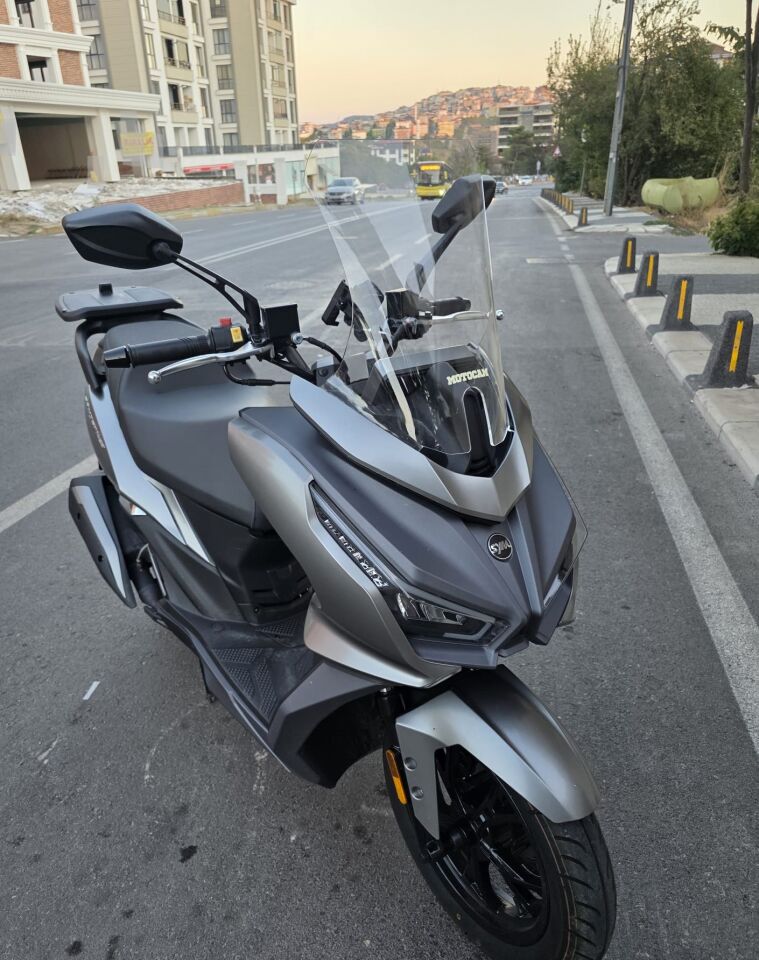 MOTOCAM Sym JET 14 EVO 200 PLUS Ön Cam 2023-2026 Model 45cm Şeffaf Renkli 4mm