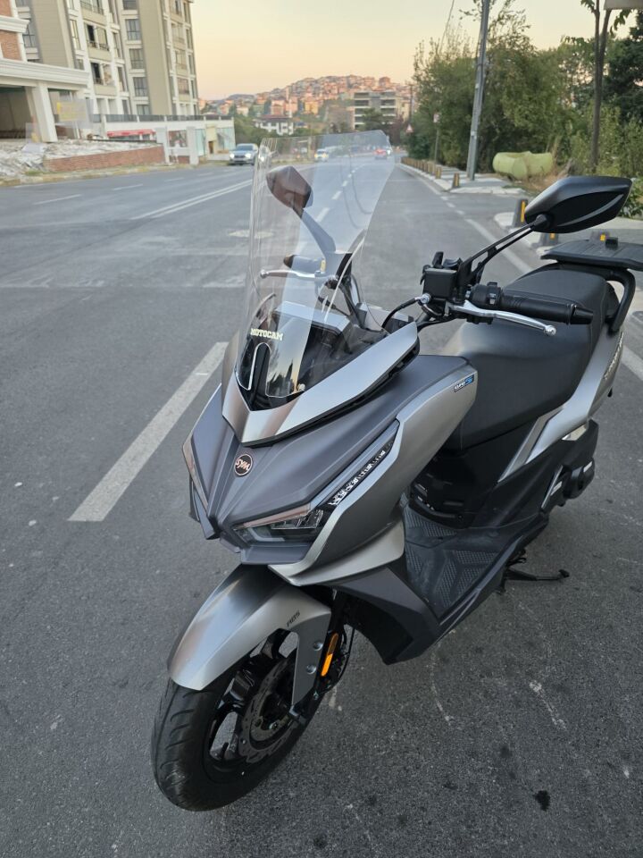 MOTOCAM Sym JET 14 EVO 200 PLUS Ön Cam 2023-2026 Model 45cm Şeffaf Renkli 4mm