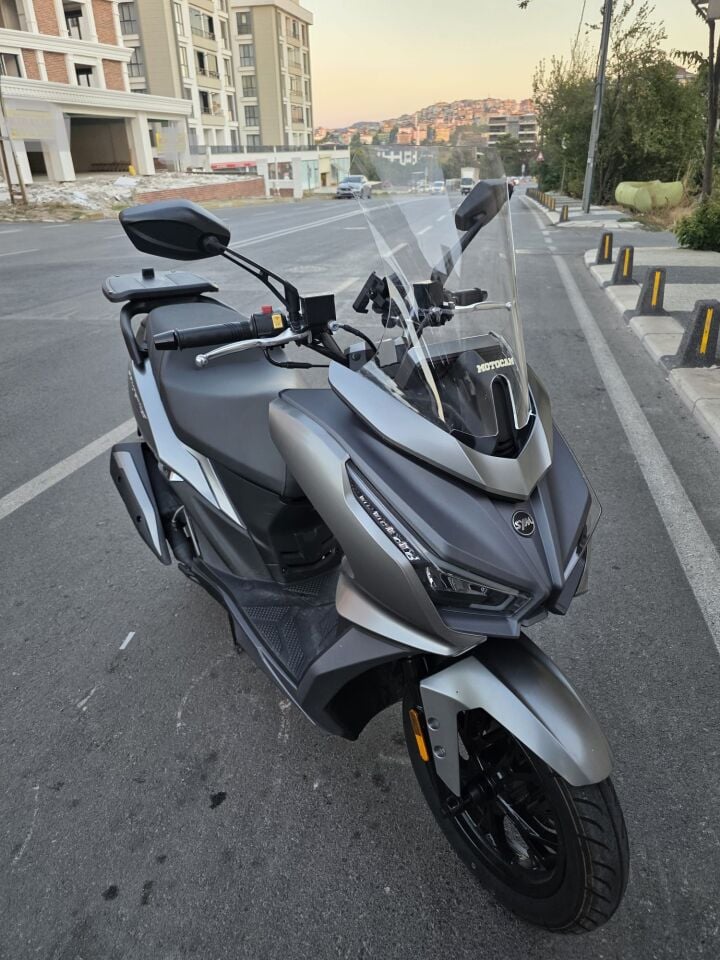 MOTOCAM Sym JET 14 EVO 200 PLUS Ön Cam 2023-2026 Model 45cm Şeffaf Renkli 4mm