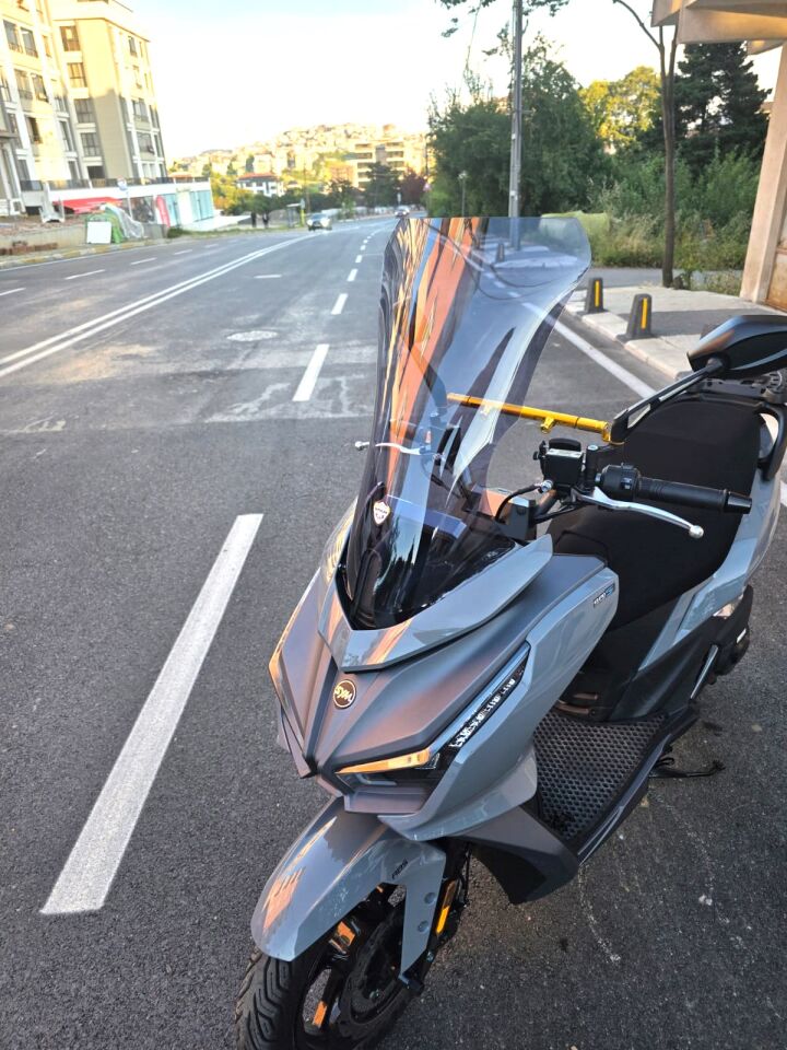 MOTOCAM Sym JET 14 EVO 200 PLUS Ön Cam 2023-2026 Model 58cm Füme Renkli 4mm