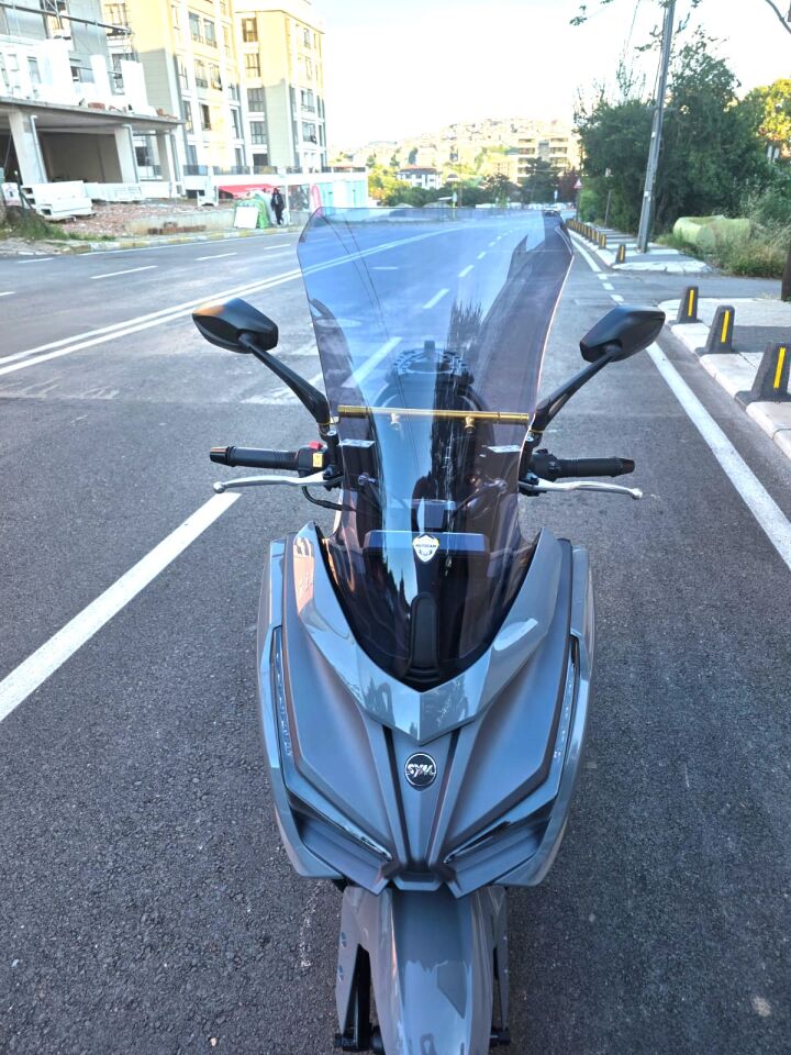 MOTOCAM Sym JET 14 EVO 200 PLUS Ön Cam 2023-2026 Model 58cm Füme Renkli 4mm