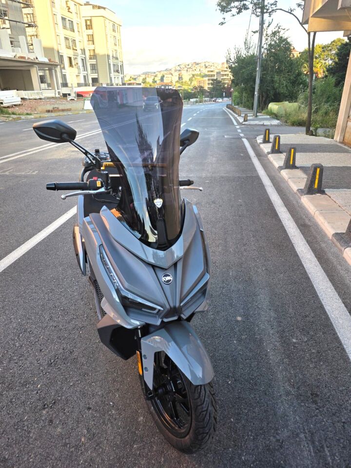 MOTOCAM Sym JET 14 EVO 200 PLUS Ön Cam 2023-2026 Model 58cm Siyah Renkli 4mm