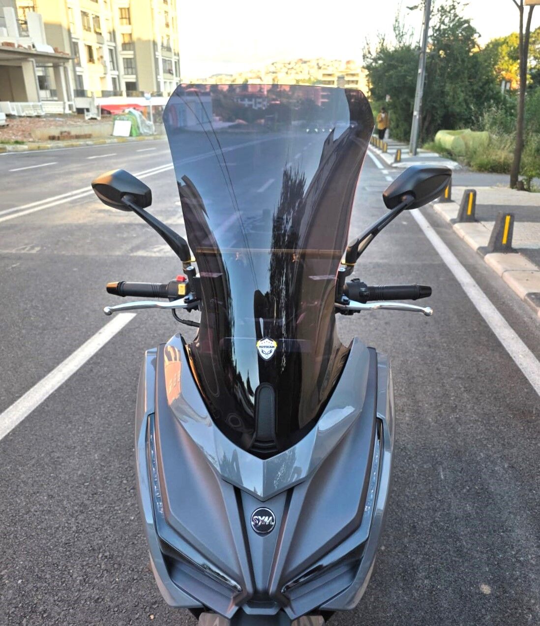 MOTOCAM Sym JET 14 EVO 200 PLUS Ön Cam 2023-2026 Model 58cm Siyah Renkli 4mm