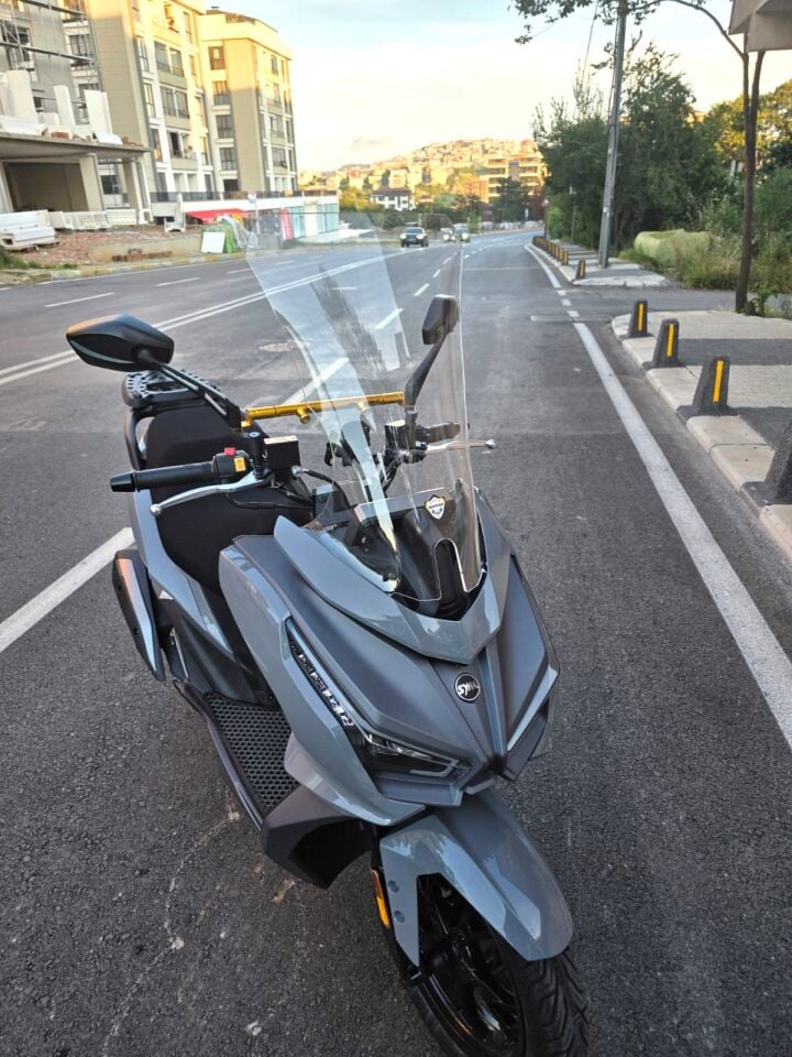 MOTOCAM Sym JET 14 EVO 200 PLUS Ön Cam 2023-2026 Model 58cm Şeffaf Renkli 4mm