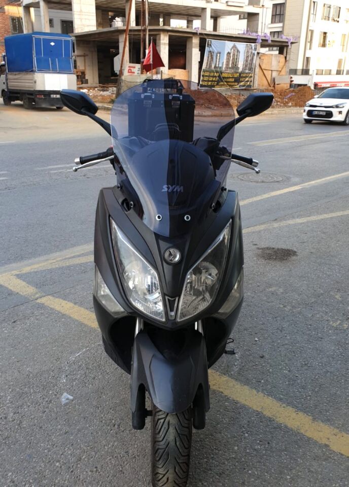 MOTOCAM SYM Joymax 250 İ Ön Cam 2013-2016 Model 54cm Füme Renkli 4mm SPORTİF