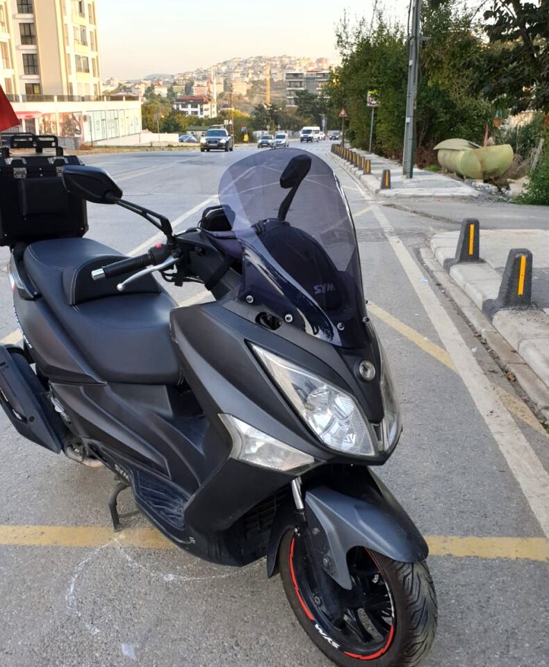 MOTOCAM SYM Joymax 250 İ Ön Cam 2013-2016 Model 54cm Füme Renkli 4mm SPORTİF