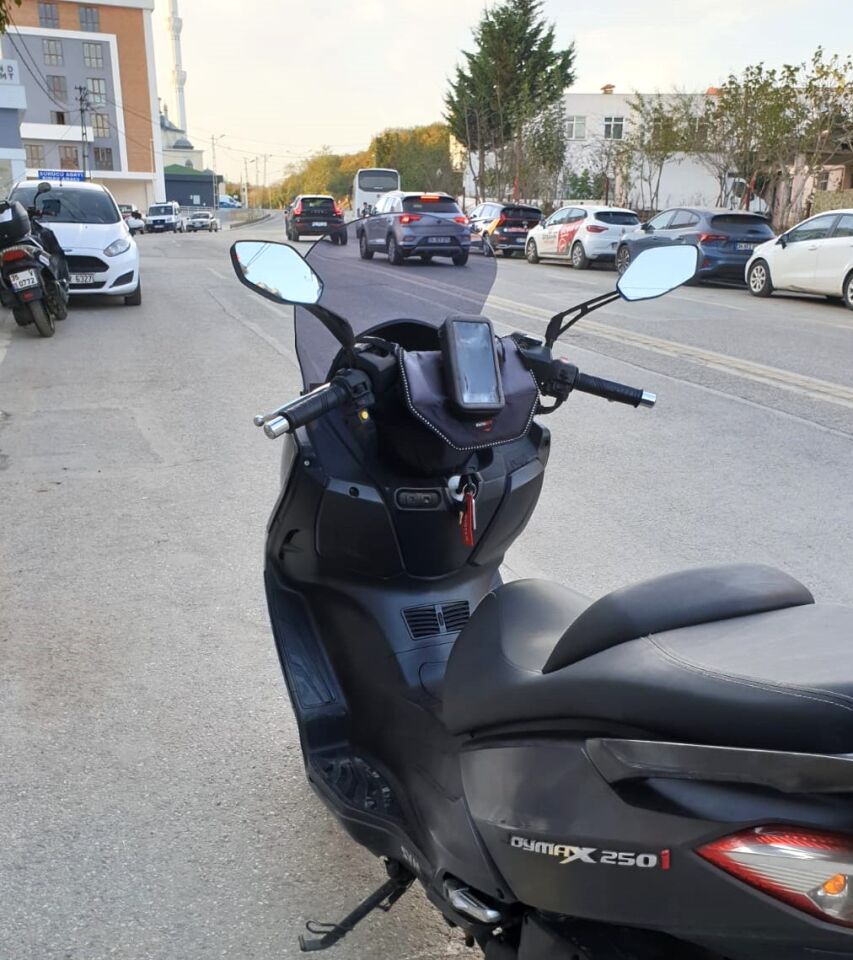 MOTOCAM SYM Joymax 250 İ Ön Cam 2013-2016 Model 54cm Füme Renkli 4mm SPORTİF