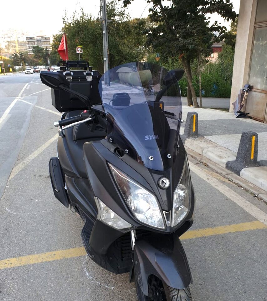 MOTOCAM SYM Joymax 250 İ Ön Cam 2013-2016 Model 54cm Füme Renkli 4mm SPORTİF