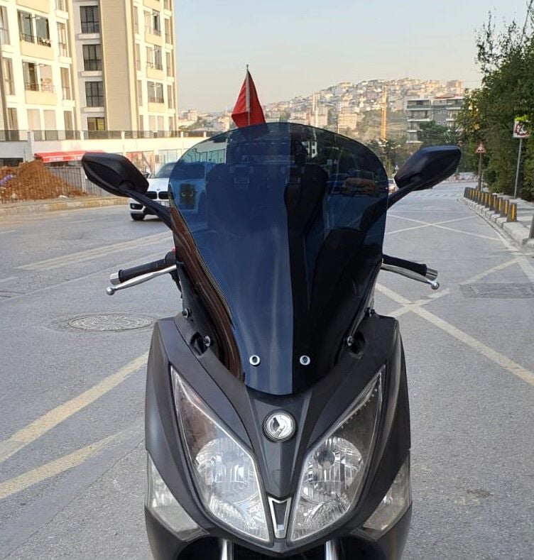 MOTOCAM SYM Joymax 250 İ Ön Cam 2013-2016 Model 54cm Siyah Renkli 4mm SPORTİF