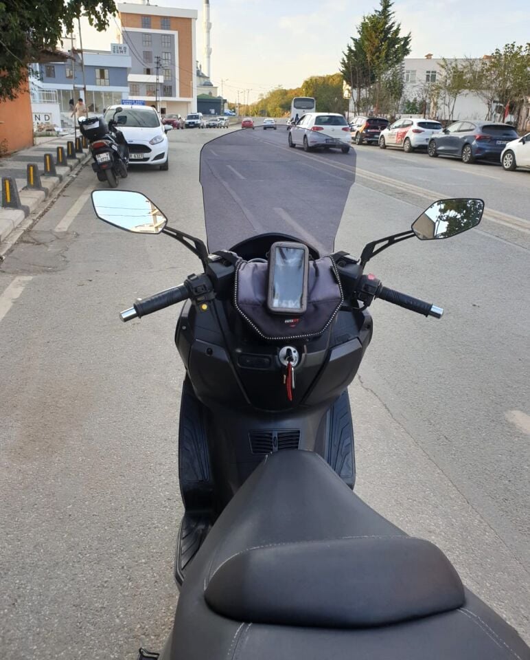 MOTOCAM SYM Joymax 250 İ Ön Cam 2013-2016 Model 65cm Füme Renkli 4mm ORTA BOYLU