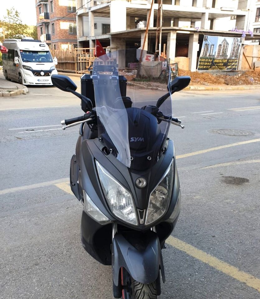 MOTOCAM SYM Joymax 250 İ Ön Cam 2013-2016 Model 65cm Füme Renkli 4mm ORTA BOYLU