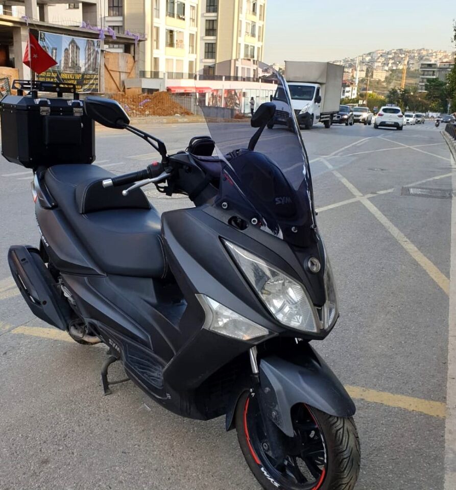 MOTOCAM SYM Joymax 250 İ Ön Cam 2013-2016 Model 65cm Füme Renkli 4mm ORTA BOYLU
