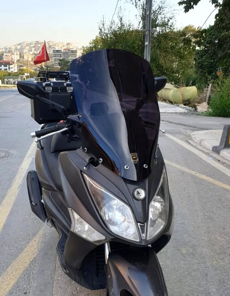 MOTOCAM SYM Joymax 250 İ Ön Cam 2013-2016 Model 65cm Siyah Renkli 4mm ORTA BOYLU