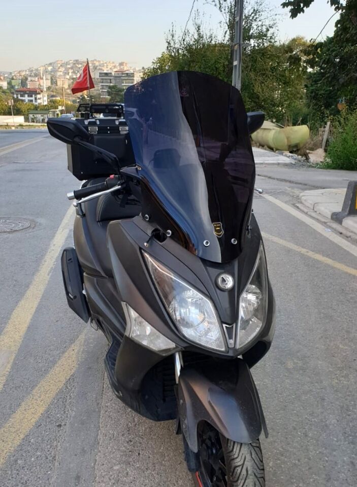 MOTOCAM SYM Joymax 250 İ Ön Cam 2013-2016 Model 65cm Siyah Renkli 4mm ORTA BOYLU