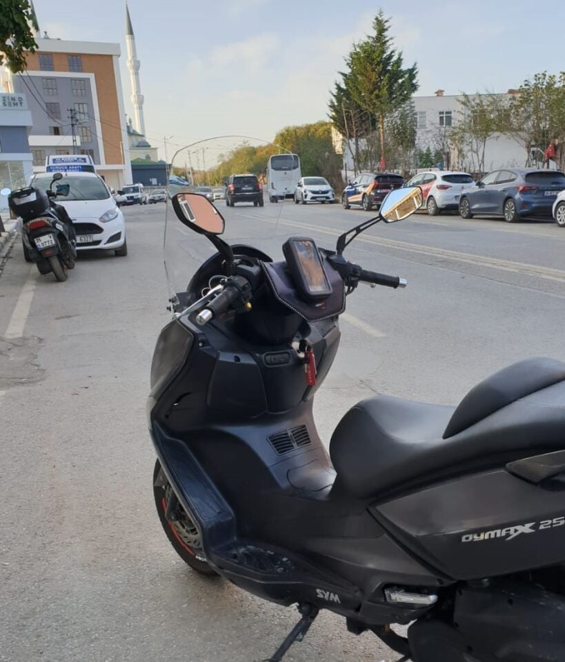 MOTOCAM SYM Joymax 250 İ Ön Cam 2013-2016 Model 65cm Şeffaf Renkli 4mm ORTA BOYLU