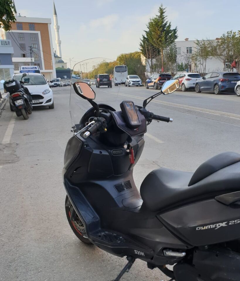 MOTOCAM SYM Joymax 250 İ Ön Cam 2013-2016 Model 65cm Şeffaf Renkli 4mm ORTA BOYLU