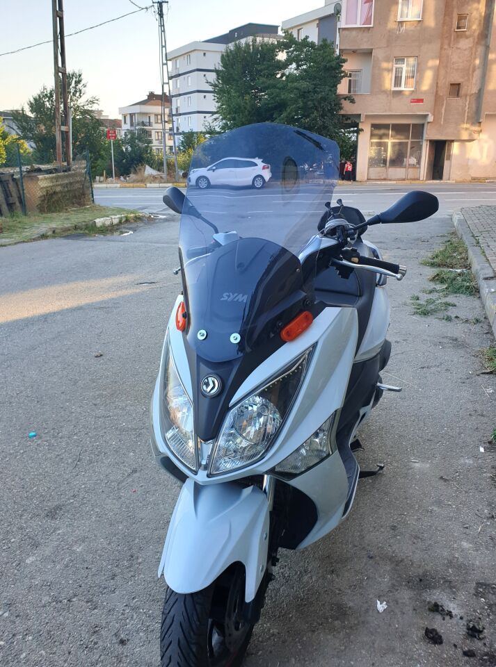 MOTOCAM SYM Joymax 250 İ Ön Cam 2013-2016 Model 75cm Füme Renkli 4mm UZUN