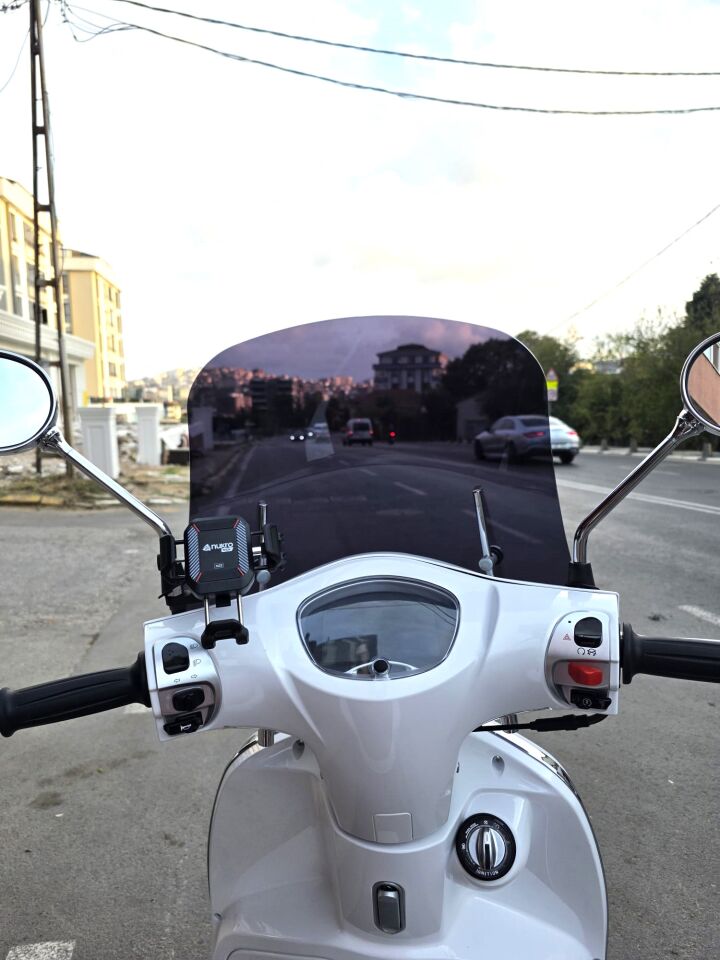 MOTOCAM Yuki Mojito 125 Ön Cam 2022-2026 Model 39cm Siyah Renkli 4mm APARATSIZ