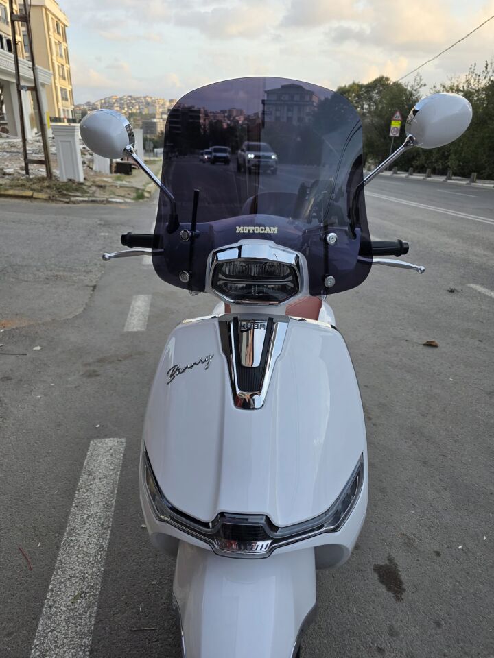 MOTOCAM Yuki Mojito 125 Ön Cam 2022-2026 Model 39cm Siyah Renkli 4mm APARATSIZ