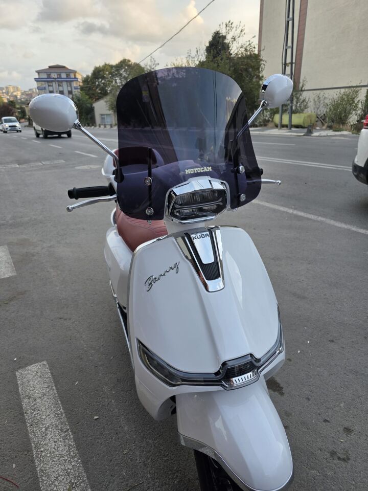 MOTOCAM Yuki Mojito 125 Ön Cam 2022-2026 Model 39cm Siyah Renkli 4mm APARATSIZ