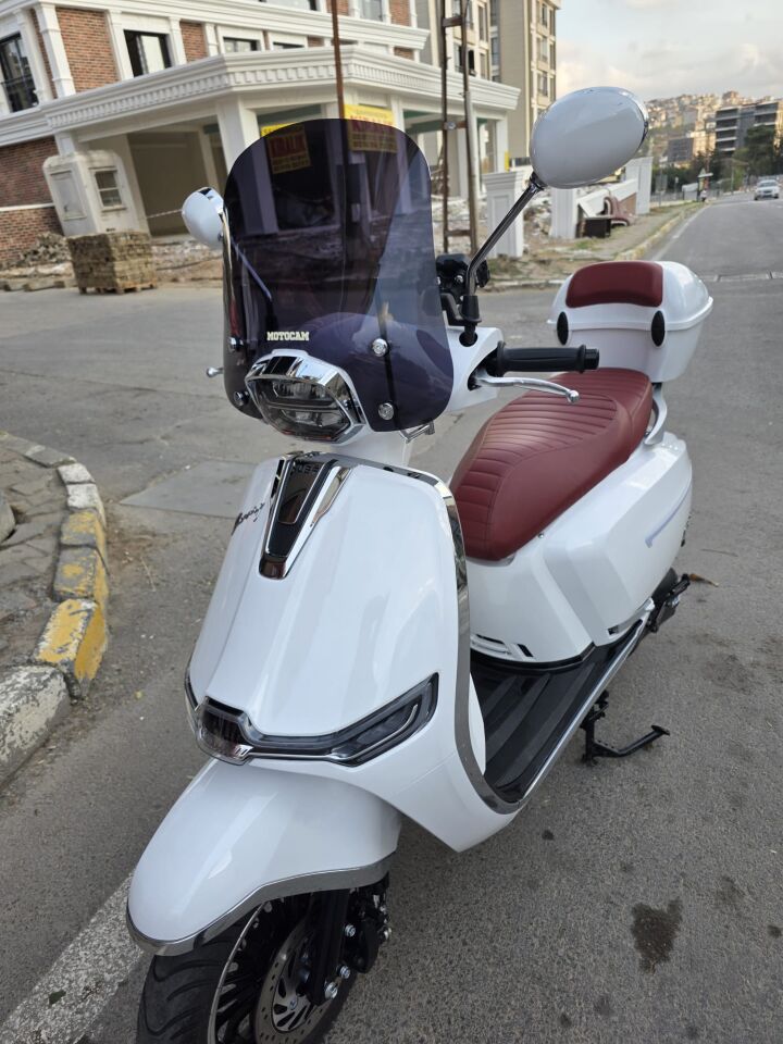 MOTOCAM Yuki Mojito 125 Ön Cam 2022-2026 Model 39cm Siyah Renkli 4mm APARATSIZ