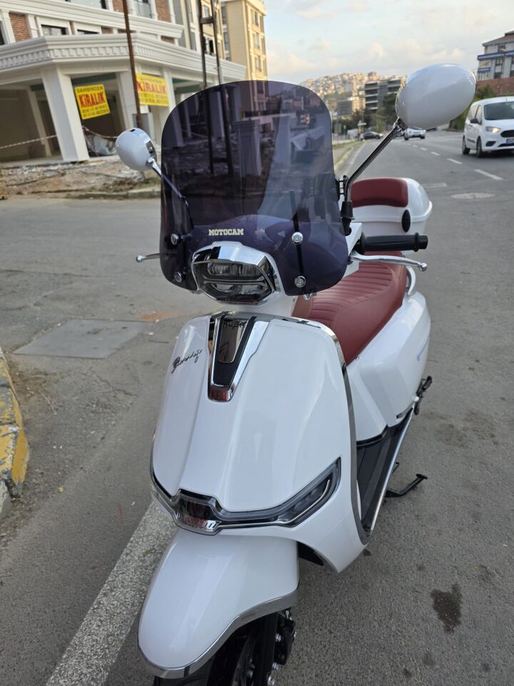 MOTOCAM Yuki Mojito 125 Ön Cam 2022-2026 Model 39cm Siyah Renkli 4mm APARATSIZ