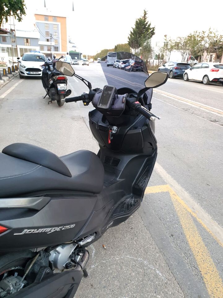 MOTOCAM SYM Joymax 250 İ Ön Cam 2015-2016 Model 65cm Füme Renkli 4mm APARATSIZ