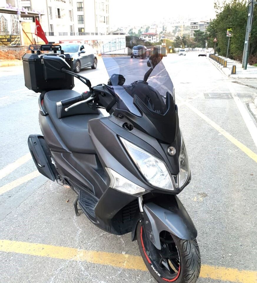 MOTOCAM SYM Joymax 250 İ Ön Cam 2015-2016 Model 65cm Füme Renkli 4mm APARATSIZ