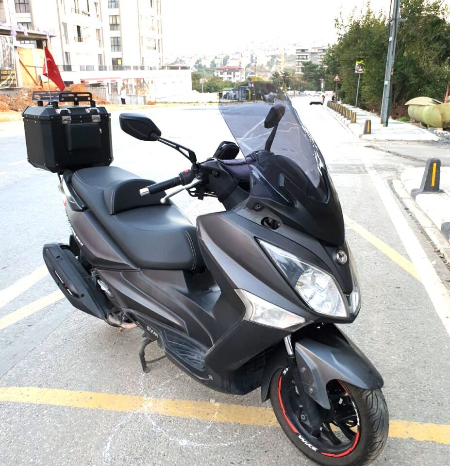 MOTOCAM SYM Joymax 250 İ Ön Cam 2015-2016 Model 65cm Füme Renkli 4mm APARATSIZ