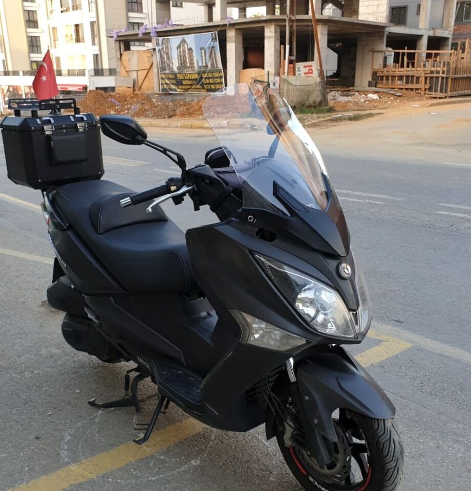 MOTOCAM SYM Joymax 250 İ Ön Cam 2015-2016 Model 65cm Şeffaf Renkli 4mm APARATSIZ