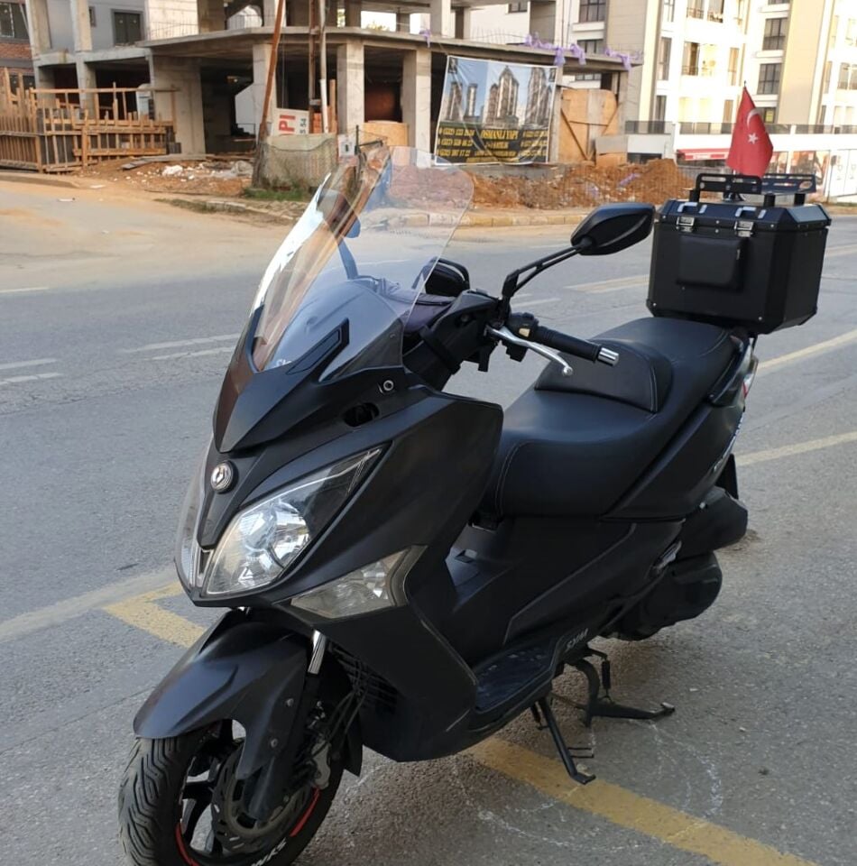 MOTOCAM SYM Joymax 250 İ Ön Cam 2015-2016 Model 65cm Şeffaf Renkli 4mm APARATSIZ