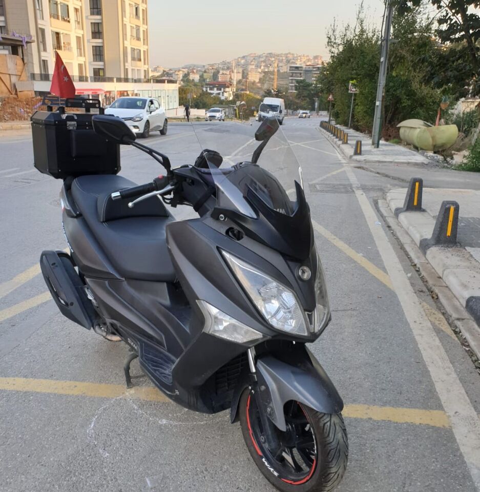 MOTOCAM SYM Joymax 250 İ Ön Cam 2015-2016 Model 65cm Şeffaf Renkli 4mm APARATSIZ