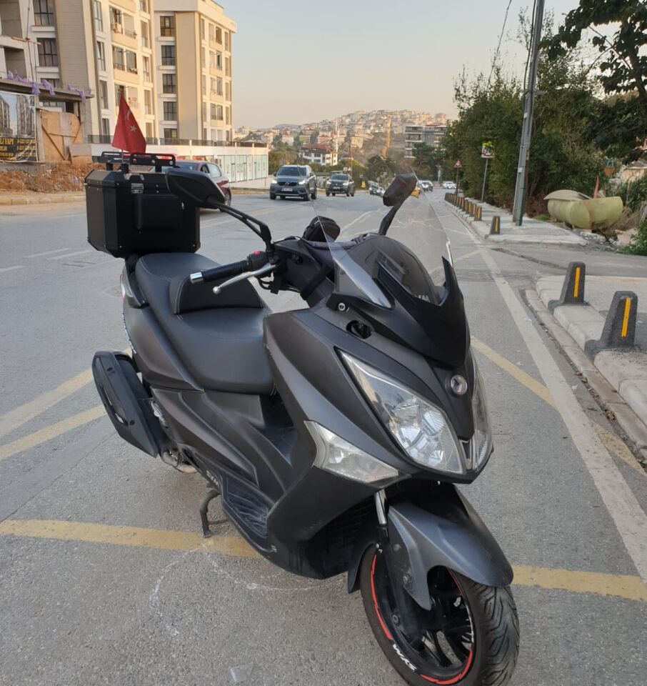 MOTOCAM SYM Joymax 250 İ Ön Cam 2015-2016 Model 65cm Şeffaf Renkli 4mm APARATSIZ