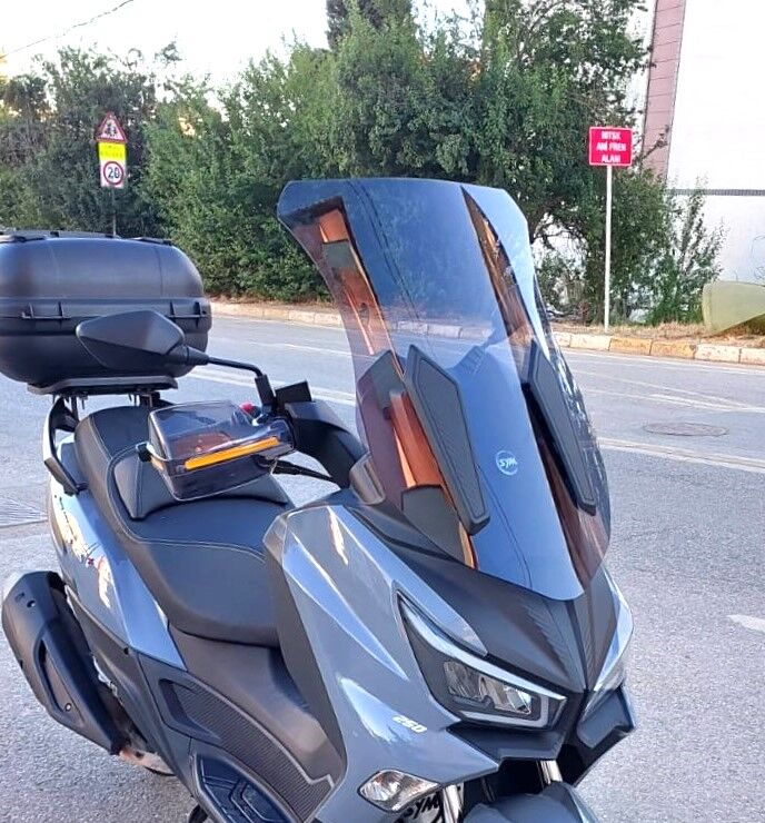 MOTOCAM SYM Joymax Z Plus Ön Cam 2023-2026 Model 70cm Füme Renkli 4mm