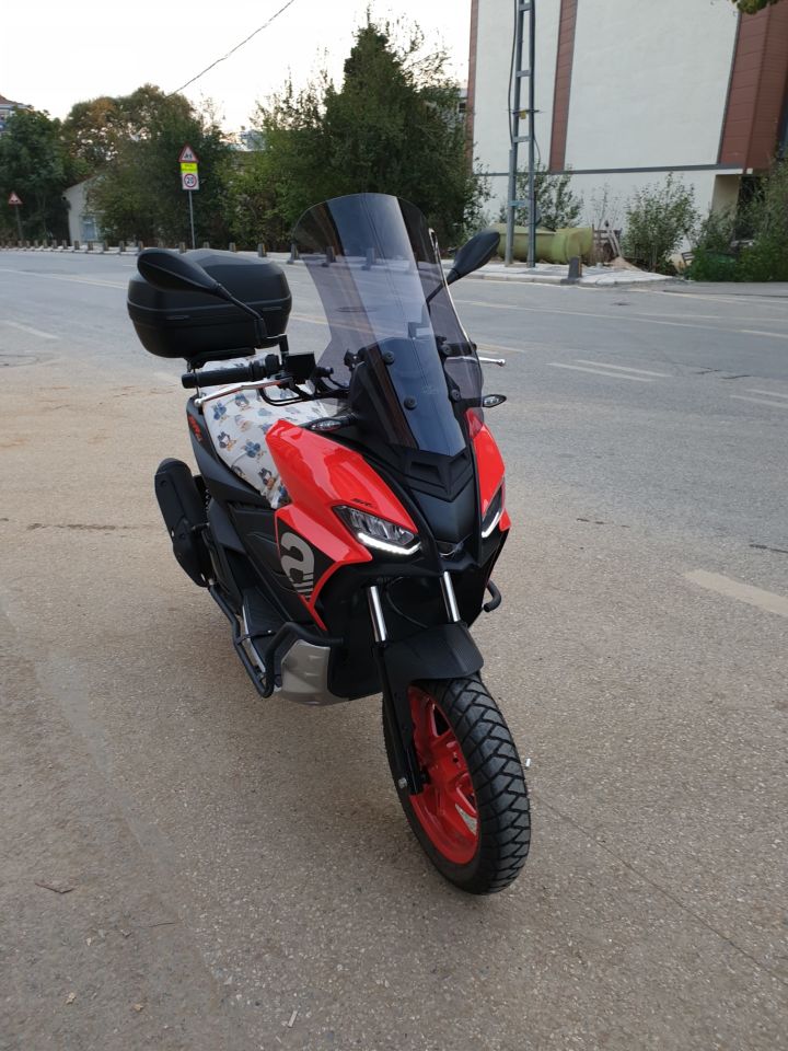Aprilia SR GT 200 Ön Cam 2021-2025 Model 58cm Açıkfüme Renkli