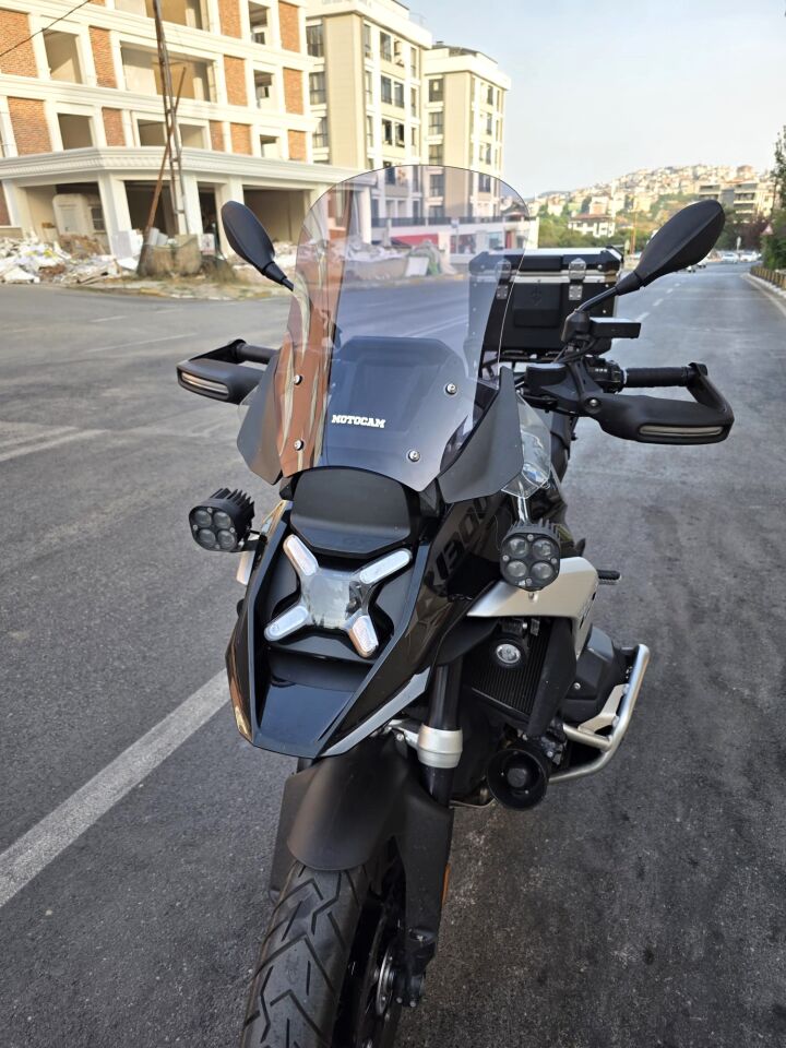 MOTOCAM Bmw R 1300 GS Ön Cam 2023-2026 Model 48cm Füme Renkli 4mm
