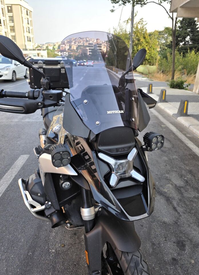 MOTOCAM Bmw R 1300 GS Ön Cam 2023-2026 Model 48cm Füme Renkli 4mm