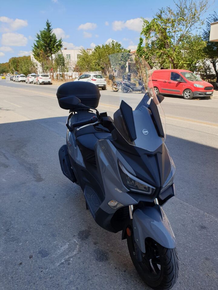 MOTOCAM SYM Joymax Z Plus Ön Cam 2023-2026 Model 70cm Şeffaf Renkli 4mm