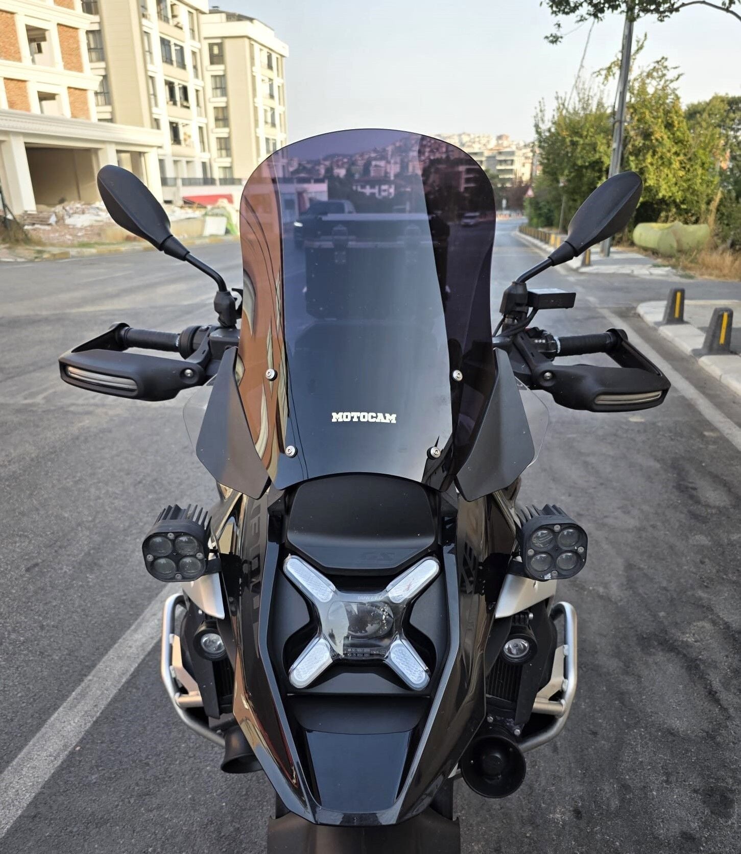 MOTOCAM Bmw R 1300 GS Ön Cam 2023-2026 Model 48cm Siyah Renkli 4mm