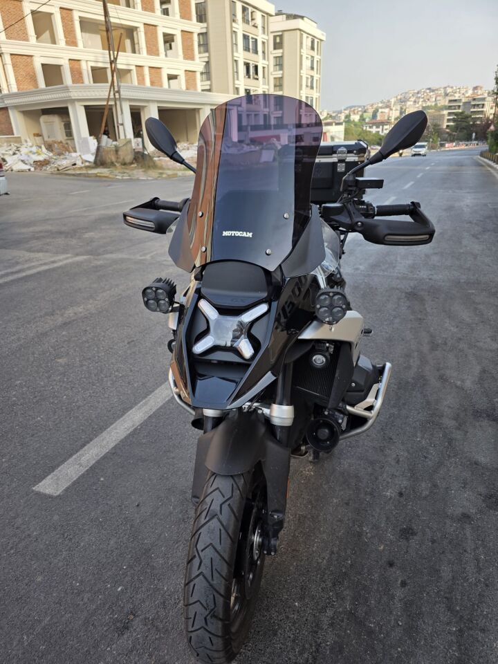 MOTOCAM Bmw R 1300 GS Ön Cam 2023-2026 Model 48cm Siyah Renkli 4mm