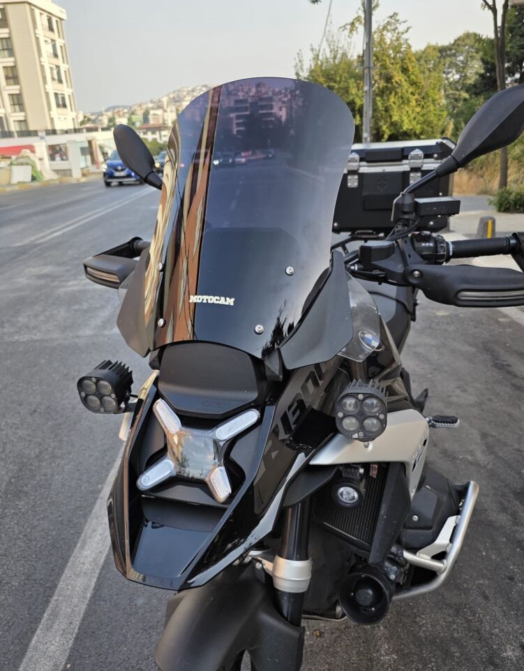 MOTOCAM Bmw R 1300 GS Ön Cam 2023-2026 Model 48cm Siyah Renkli 4mm
