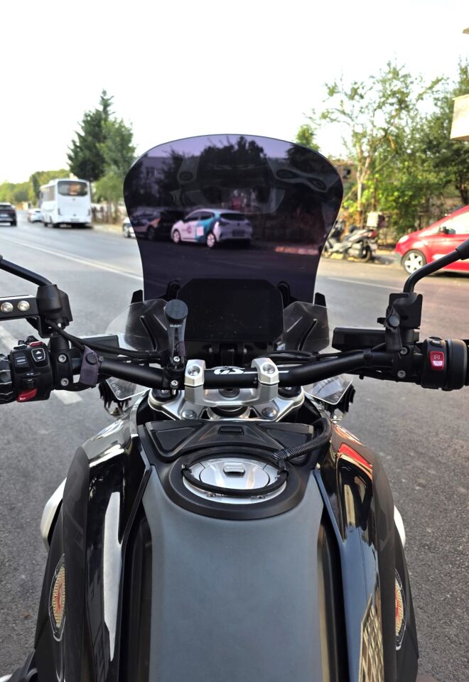 MOTOCAM Bmw R 1300 GS Ön Cam 2023-2026 Model 48cm Siyah Renkli 4mm