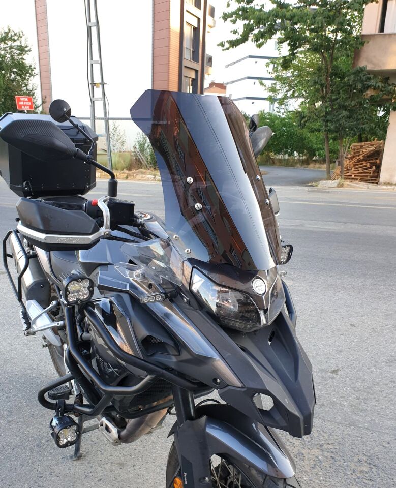 MOTOCAM Benelli TRK 502  Ön Cam 2017-2026 Model 54cm Siyah Renkli 4mm