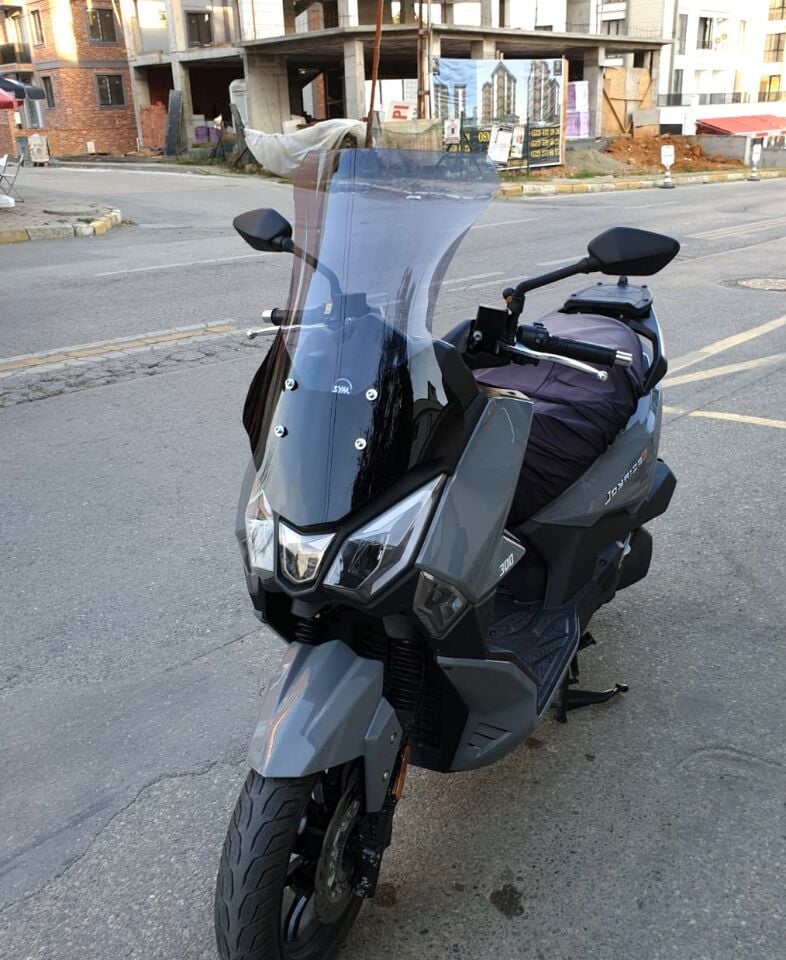 MOTOCAM SYM Joyride 300 Ön Cam 2023-2026 Model 65cm Füme Renkli 4mm ORTA BOYLU