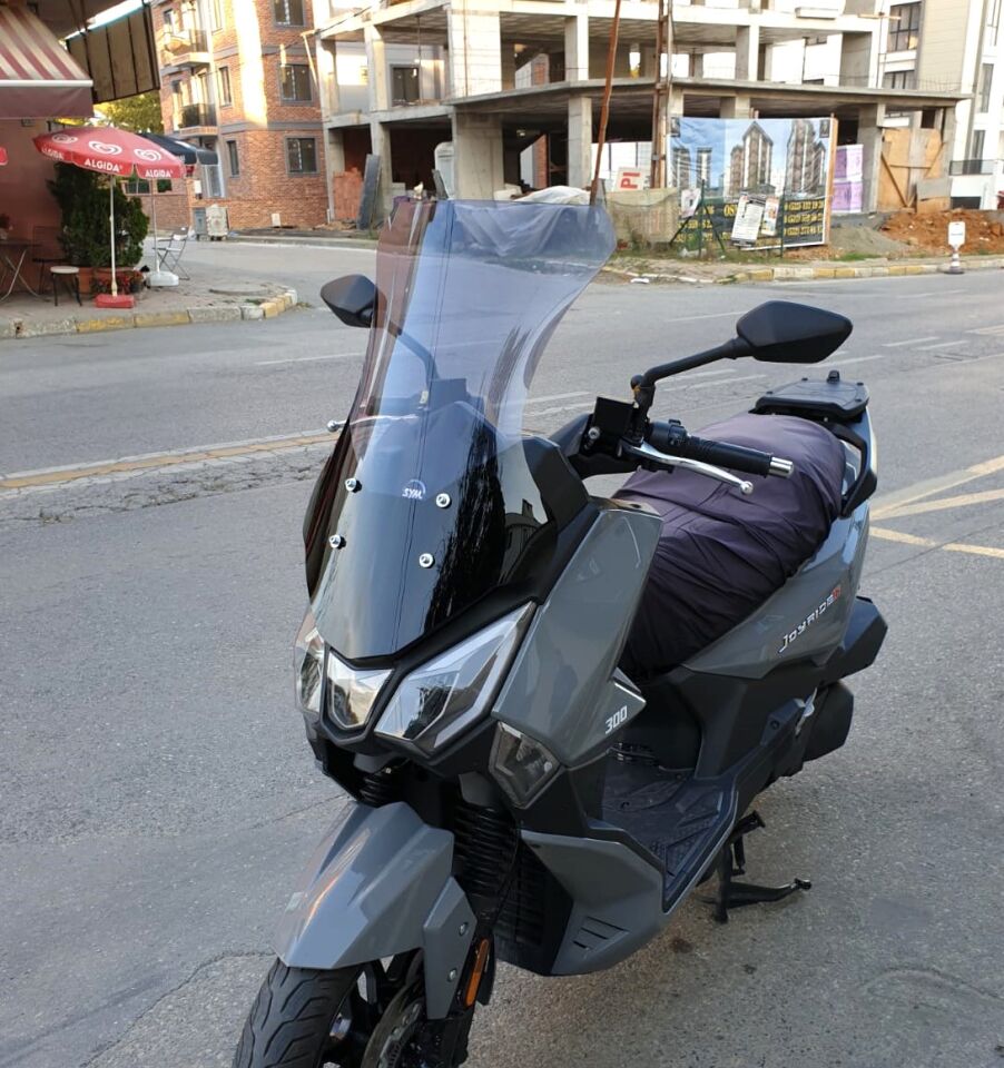 MOTOCAM SYM Joyride 300 Ön Cam 2023-2026 Model 65cm Füme Renkli 4mm ORTA BOYLU