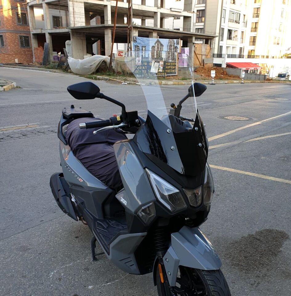 MOTOCAM SYM Joyride 300 Ön Cam 2023-2026 Model 65cm Şeffaf Renkli 4mm ORTA BOYLU