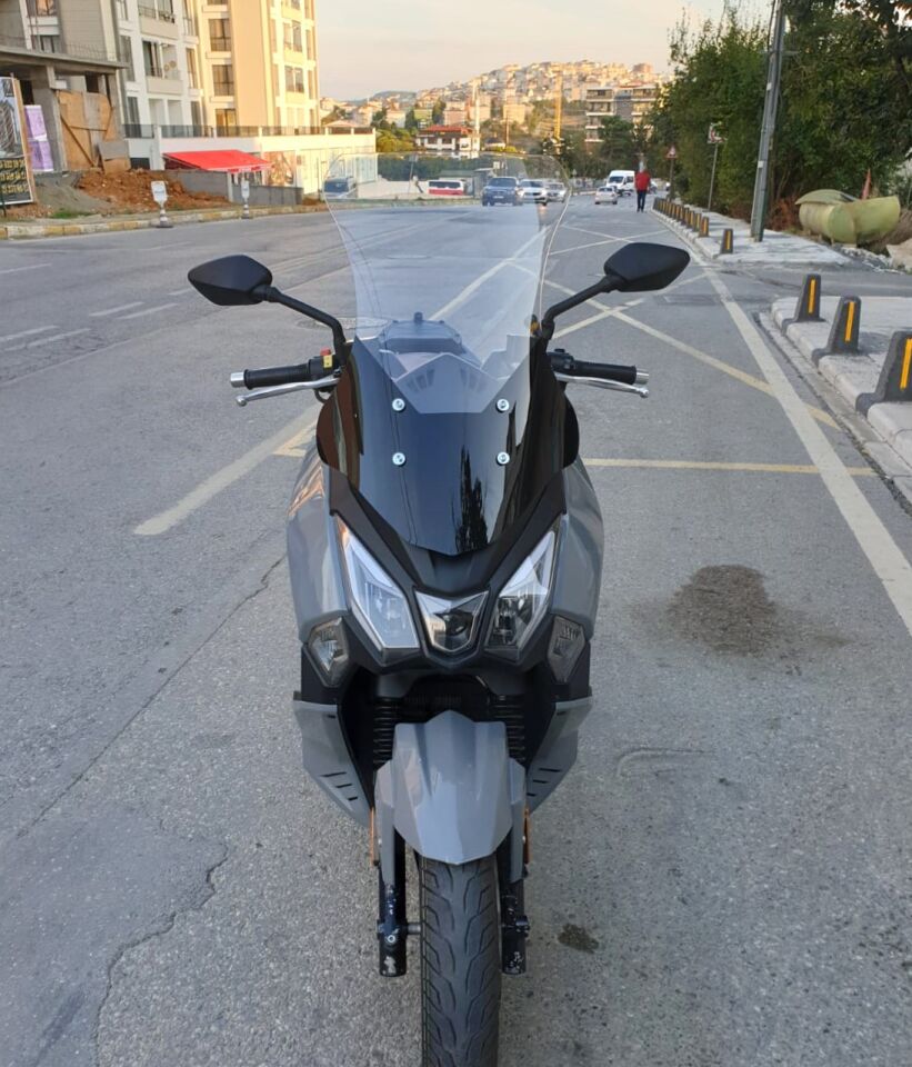 MOTOCAM SYM Joyride 300 Ön Cam 2023-2026 Model 65cm Şeffaf Renkli 4mm ORTA BOYLU