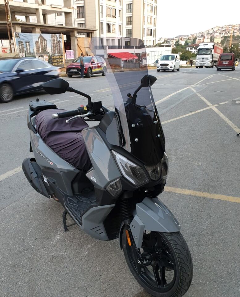 MOTOCAM SYM Joyride 300 Ön Cam 2023-2026 Model 75cm Füme Renkli 4mm UZUN