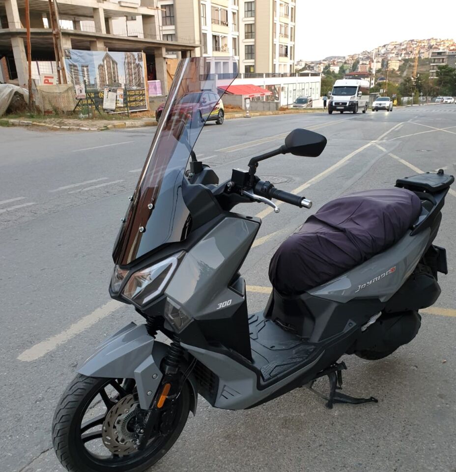 MOTOCAM SYM Joyride 300 Ön Cam 2023-2026 Model 75cm Füme Renkli 4mm UZUN