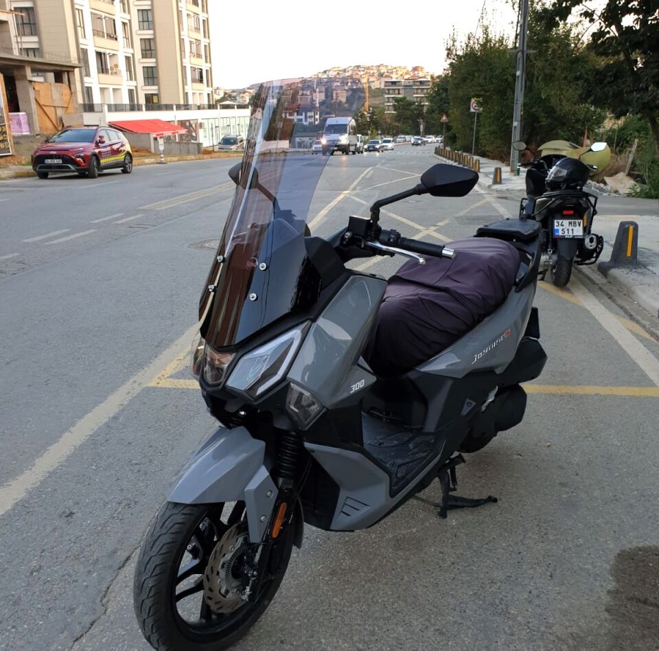 MOTOCAM SYM Joyride 300 Ön Cam 2023-2026 Model 75cm Füme Renkli 4mm UZUN